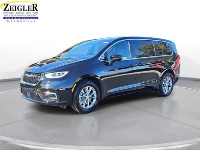 New 2026 Chrysler Pacifica Select