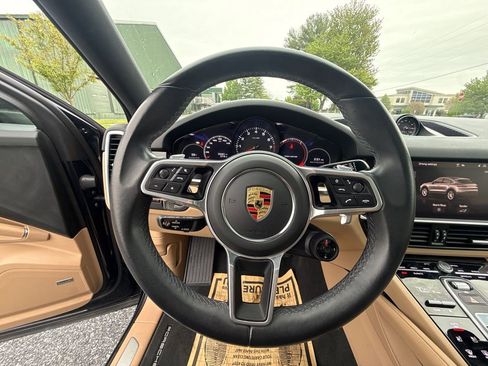 Used 2021 Porsche Cayenne Coupe AWD/4WD image 19