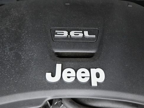 Used 2018 Jeep Wrangler Unlimited Sahara w/ Quick Order Package 24M Moab AWD/4WD image 29