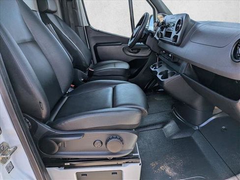 Used 2022 Mercedes-Benz Sprinter 2500 image 26