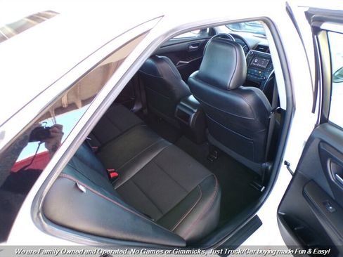 Used 2016 Toyota Camry SE FWD image 25