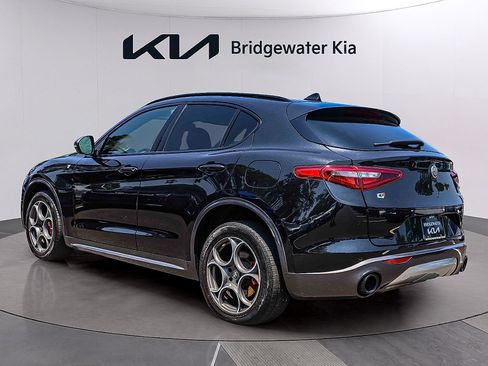 Used 2022 Alfa Romeo Stelvio Ti AWD/4WD image 4