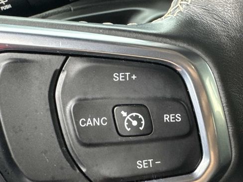 Used 2018 Jeep Wrangler Unlimited Sahara AWD/4WD image 24