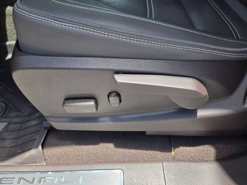 Used 2021 GMC Canyon Denali RWD image 5