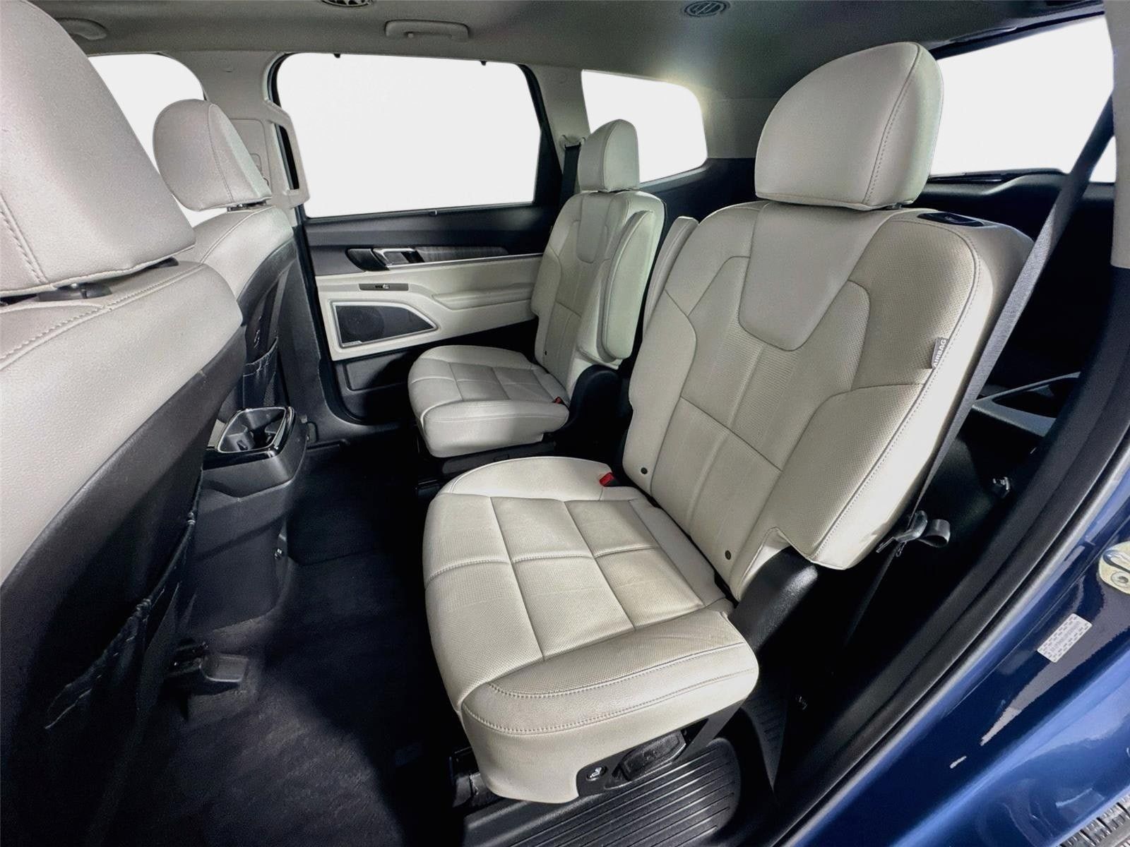 Certified 2023 Kia Telluride EX w/ EX Captain's Chair Package FWD image 24
