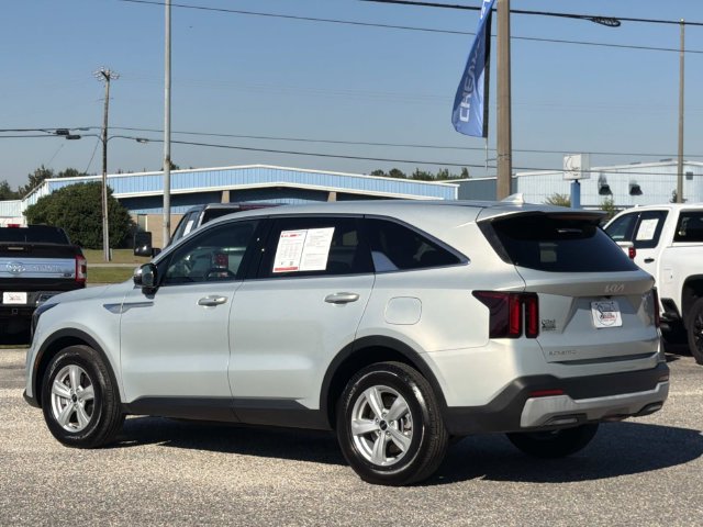 Used 2026 Kia Sorento LX FWD image 8