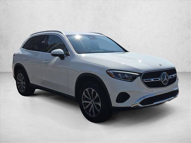 Used 2025 Mercedes-Benz GLC 300 image 3