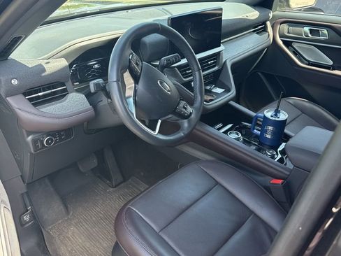 Used 2025 Ford Explorer Platinum image 5