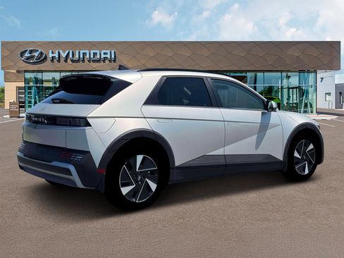 Used 2025 Hyundai Ioniq 5 SEL image 8