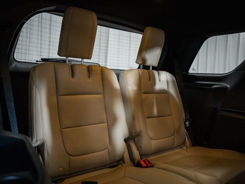 Certified 2017 Ford Explorer XLT w/ Equipment Group 202A image 38