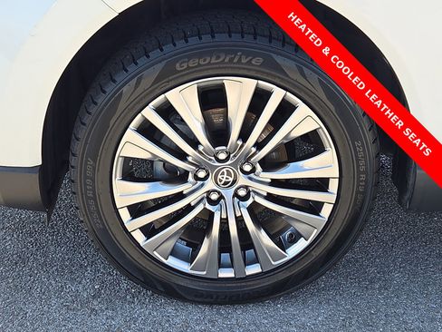 Used 2021 Toyota Venza XLE w/ Softex Package image 7