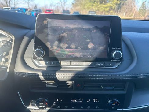 Used 2024 Nissan Rogue SV image 14