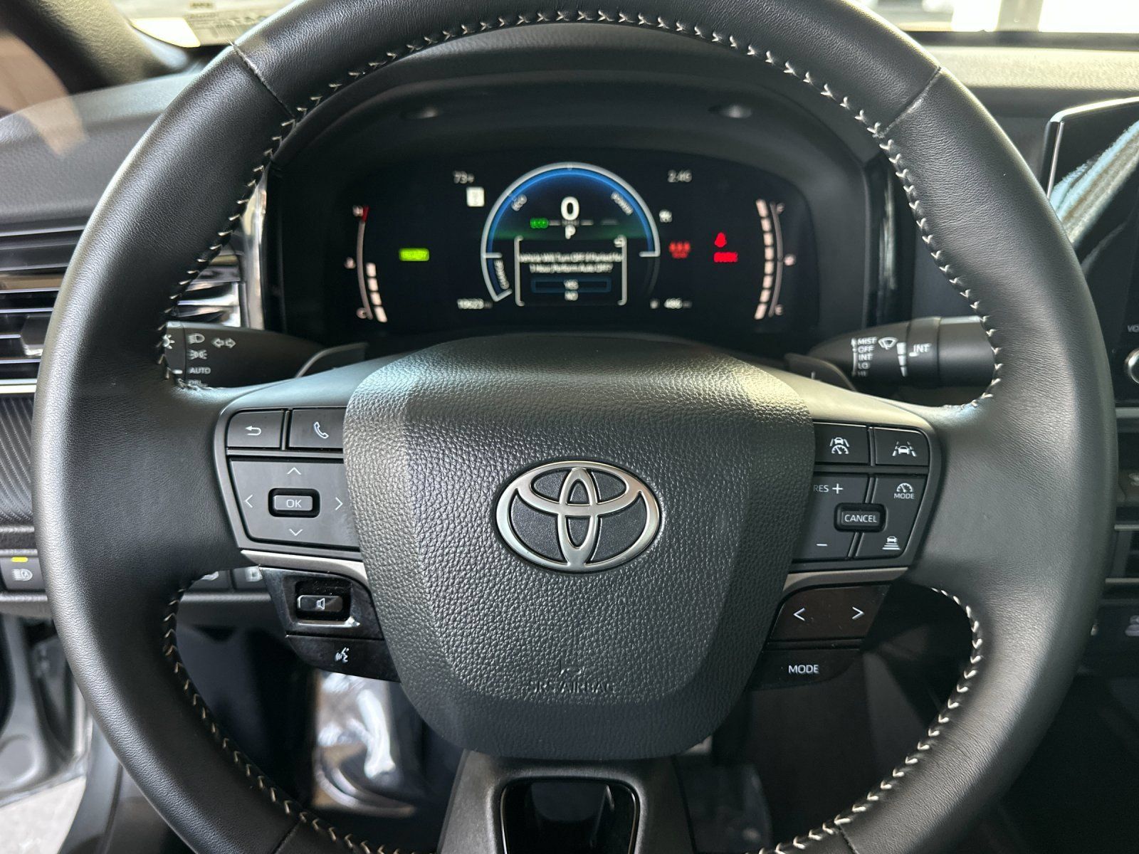 Used 2025 Toyota Camry SE w/ Convenience Package FWD image 21
