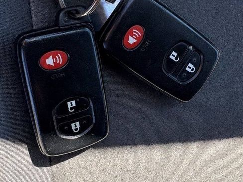 Used 2010 Toyota Prius Two FWD image 31