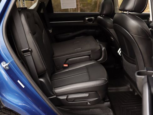 Used 2023 Kia Sorento S w/ Panoramic Sunroof Package image 32