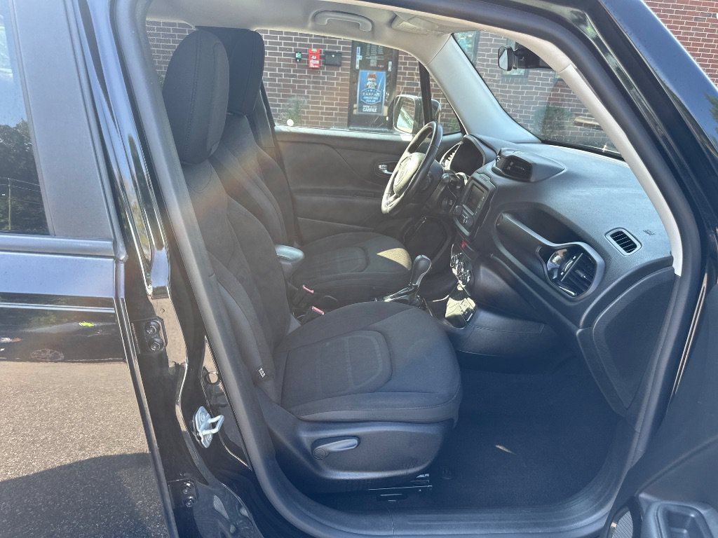 Used 2017 Jeep Renegade Altitude FWD image 23