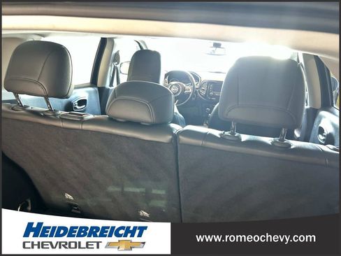 Used 2018 Jeep Compass Latitude image 32