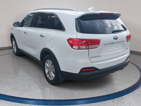 Used 2017 Kia Sorento FWD w/ LX Convenience Package image 7