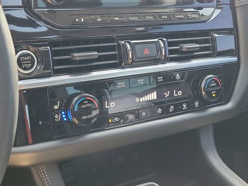 Used 2023 Nissan Pathfinder Platinum AWD/4WD image 31
