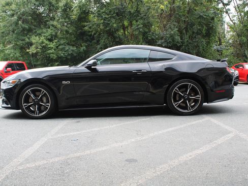 Used 2017 Ford Mustang GT Premium RWD image 30