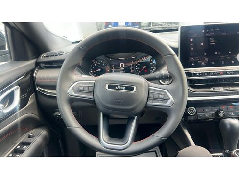 Used 2025 Jeep Compass Trailhawk AWD/4WD image 11