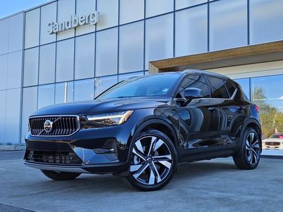 Used 2025 Volvo XC40 B5 Plus w/ Protection Package Premier