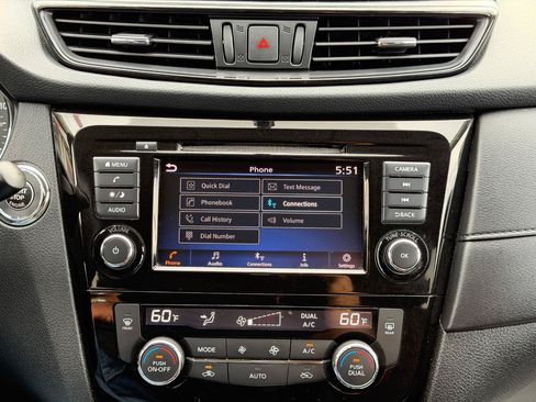 Used 2018 Nissan Rogue SV AWD/4WD image 54