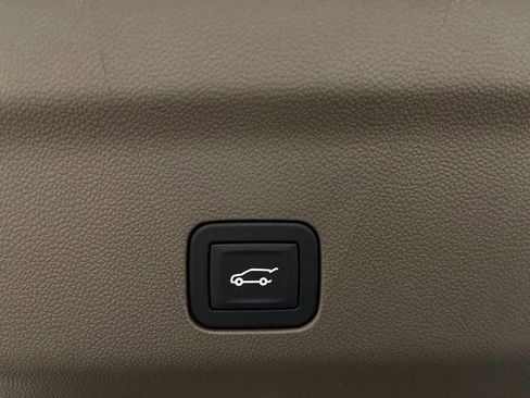 New 2024 GMC Yukon XL Denali w/ Advanced Technology Package image 30