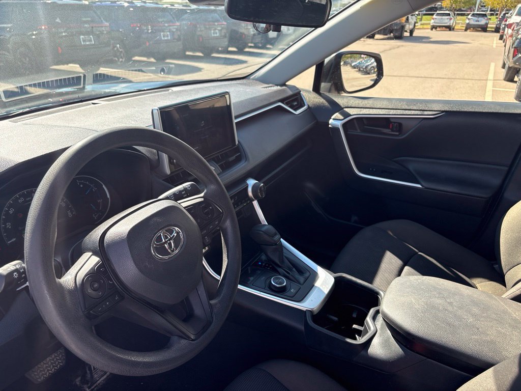 Used 2025 Toyota RAV4 LE AWD/4WD image 4