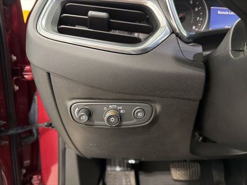 Used 2020 Chevrolet Equinox Premier image 11