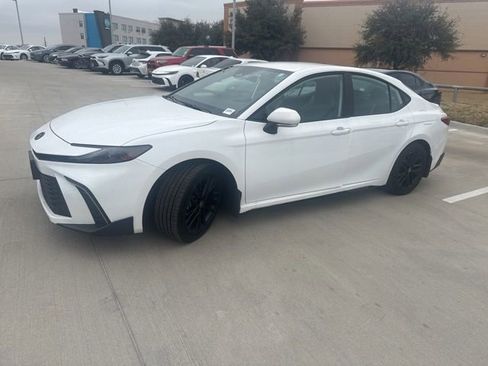 Used 2025 Toyota Camry SE w/ Convenience Package image 7