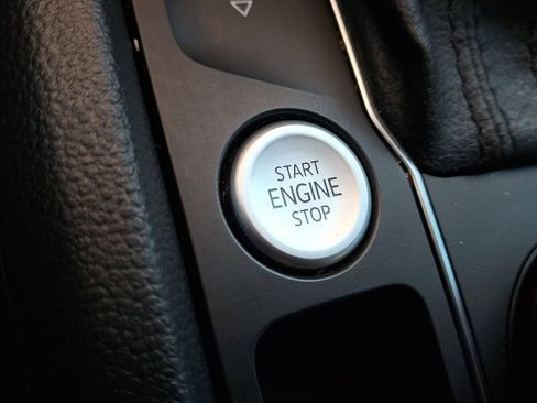 Used 2020 Volkswagen Atlas Cross Sport SE w/ Towing Package image 22