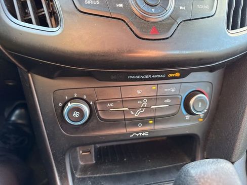 Used 2018 Ford Focus SE image 21