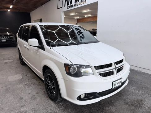 Used 2019 Dodge Grand Caravan GT FWD image 2