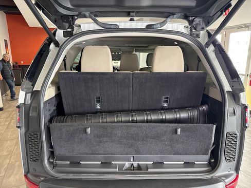 Used 2017 Land Rover Discovery HSE image 27