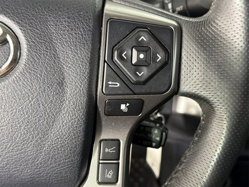 Used 2018 Toyota Tacoma SR5 image 25