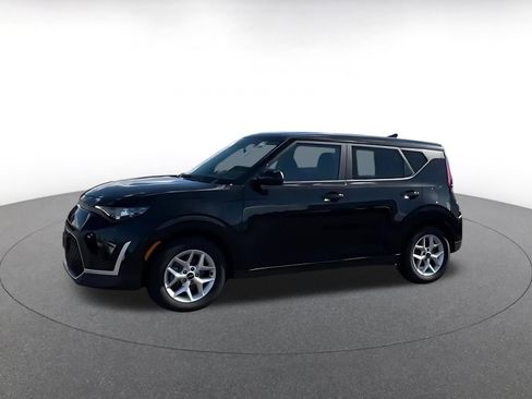 Used 2025 Kia Soul LX w/ LX Technology Package FWD image 8