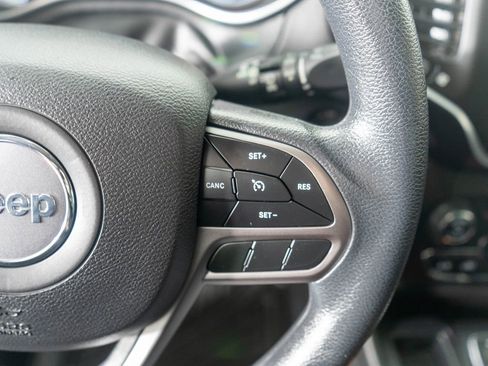 Used 2019 Jeep Cherokee Latitude w/ Popular Appearance Group image 16