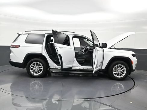 Used 2022 Jeep Grand Cherokee L Laredo w/ Luxury Tech Group I RWD image 34