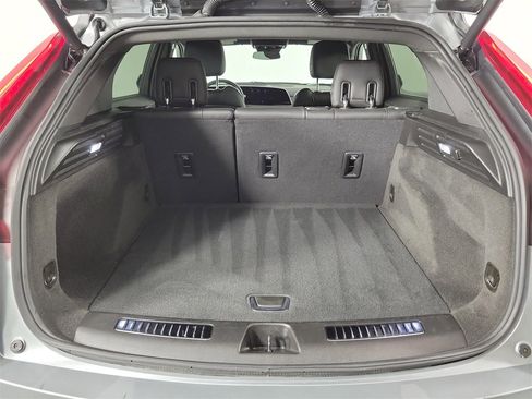 Certified 2025 Cadillac XT4 Premium Luxury image 8