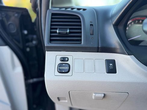 Used 2013 Toyota Venza LE image 20