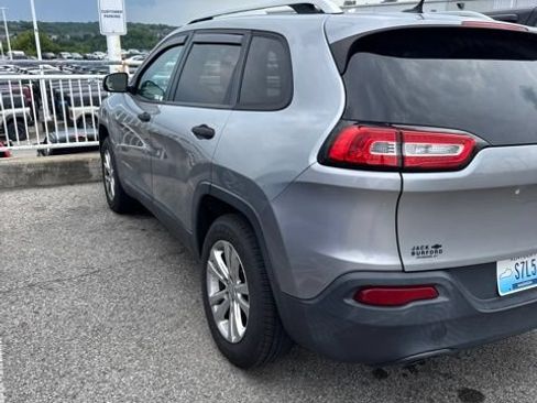 Used 2015 Jeep Cherokee Sport FWD image 4