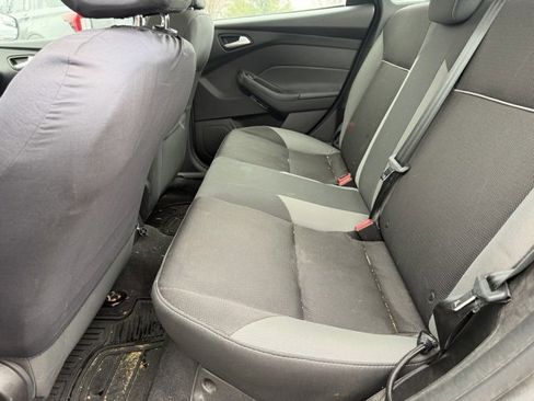 Used 2014 Ford Focus SE w/ SE Winter Package image 9