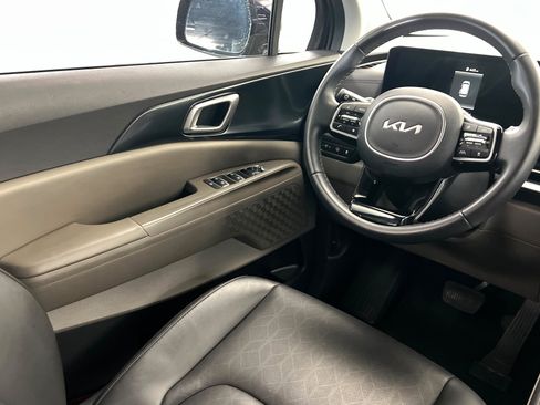 Used 2025 Kia Carnival LXS FWD image 12