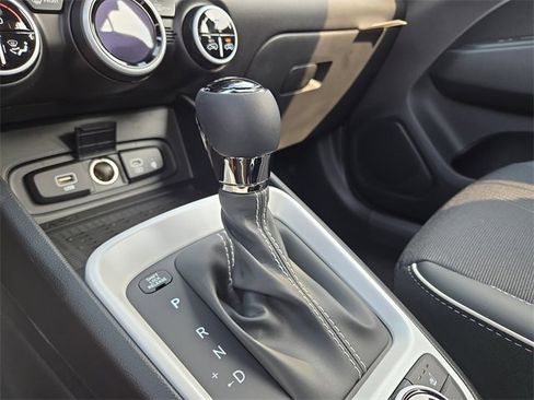 New 2025 Hyundai Venue Limited image 18