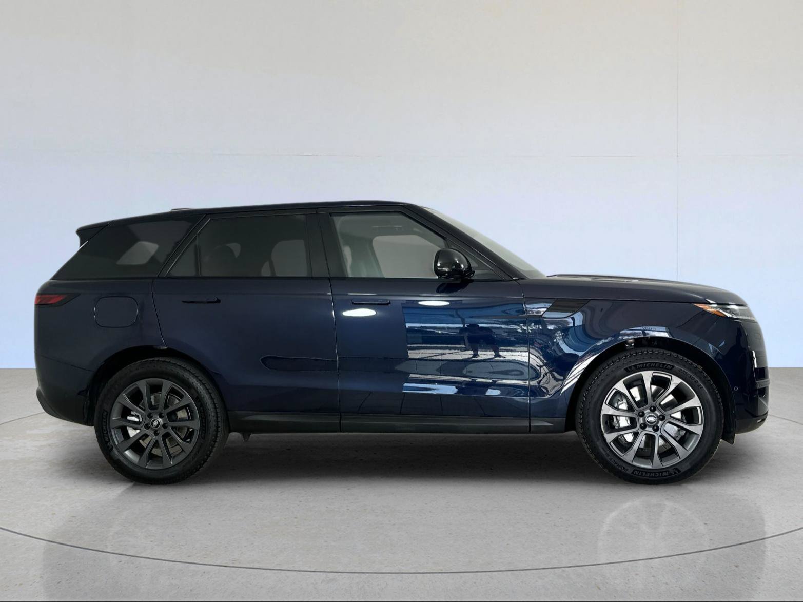 Used 2023 Land Rover Range Rover Sport SE AWD/4WD image 7