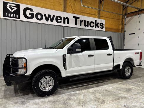 Used 2023 Ford F250 XL w/ FX4 Off-Road Package AWD/4WD image 4
