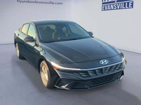 New 2026 Hyundai Elantra SE FWD image 3