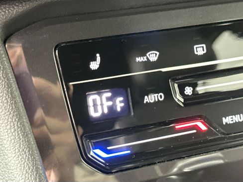 Certified 2023 Volkswagen Tiguan SEL R-Line image 21