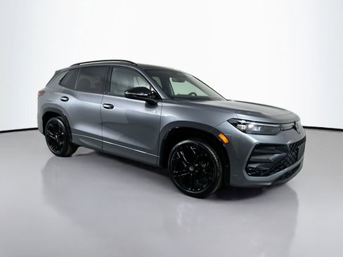 New 2026 Volkswagen Tiguan SE R-Line image 3